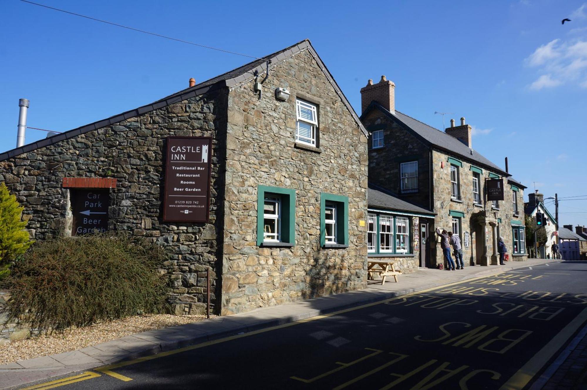 Castle Inn Newport  Exteriör bild